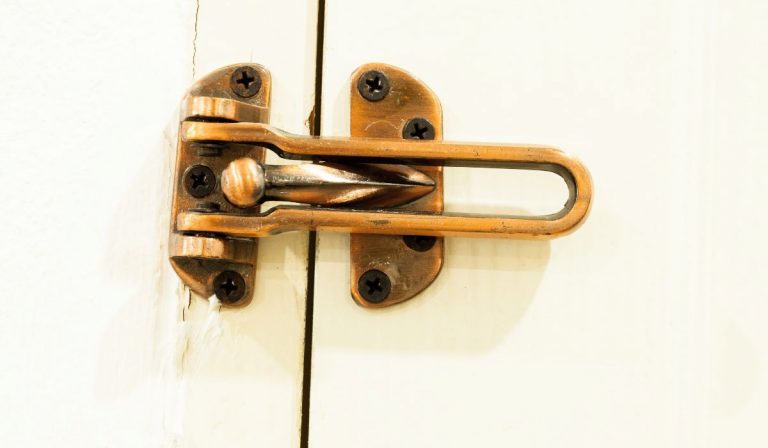 The Ultimate Guide to Using Heavy Duty Hasp and Staple for Maximum Security and Durability